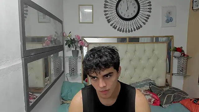 Snapshot of heiker_ chatting on October 19, 3:44 am heiker  online show from October 19, 3:44 am