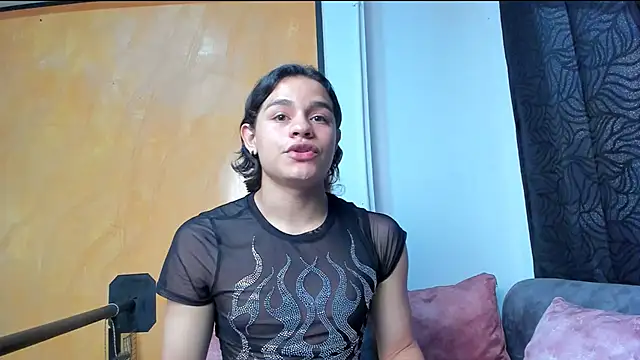 Snapshot of Moonroxe_ chatting on March 12, 10:50 pm Moonroxe  online show from March 12, 10:50 pm