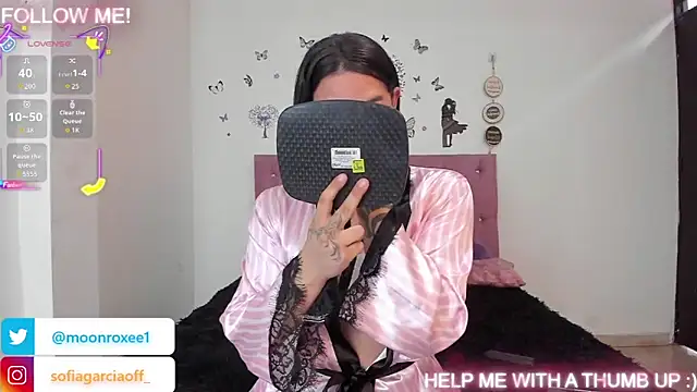 Snapshot of Moonroxe_ chatting on October 8, 2:21 pm Moonroxe  online show from October 8, 2:21 pm
