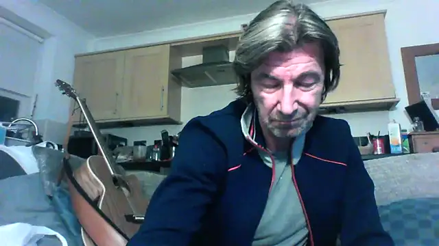 Snapshot of Grower_and_shower chatting on October 25, 10:44 pm Grower and shower online show from October 25, 10:44 pm