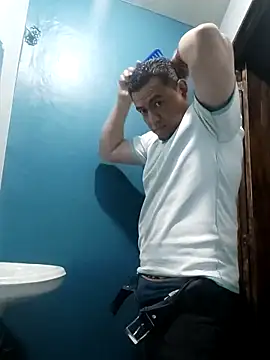 Tonyrod82 online show from October 18, 11:53 pm