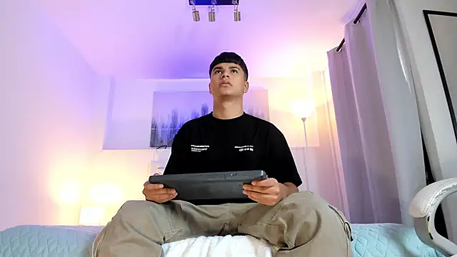 MathewAdams online show from March 15, 6:32 pm