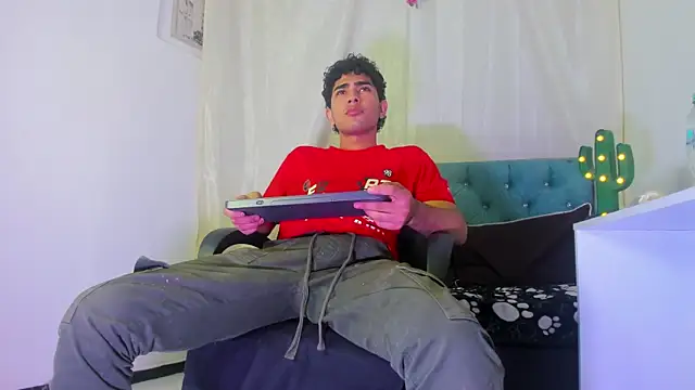 Snapshot of LucasCarterr_ chatting on March 11, 3:37 am LucasCarterr  online show from March 11, 3:37 am