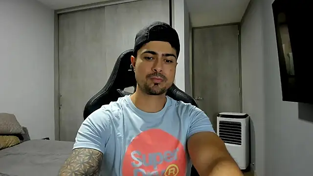 Snapshot of Dante_Storm chatting on October 27, 3:20 am Dante Storm online show from October 27, 3:20 am