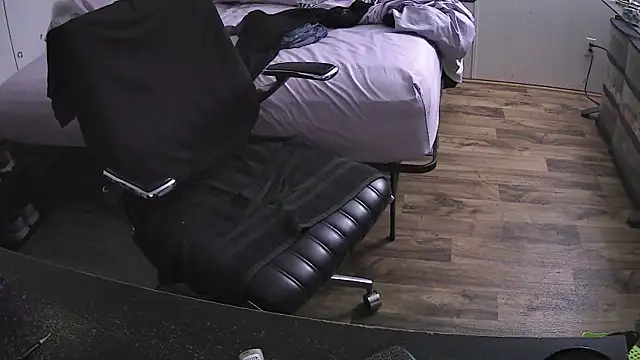 Muffdiver718 online show from March 18, 8:17 am