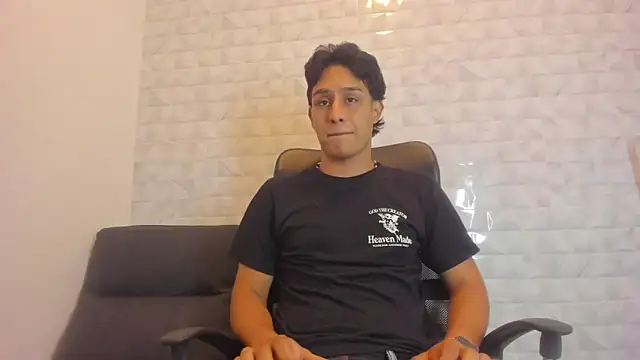 Snapshot of Stone_grey1_ chatting on March 16, 1:07 am Stone grey1  online show from March 16, 1:07 am