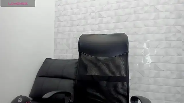 Snapshot of Stone_grey1_ chatting on March 13, 11:16 pm Stone grey1  online show from March 13, 11:16 pm