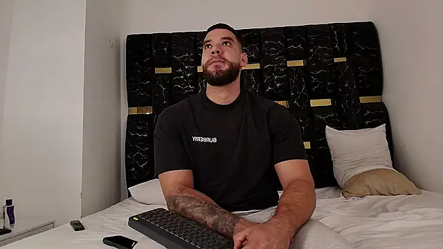 Snapshot of chris_blake__ chatting on October 1, 6:01 pm chris blake   online show from October 1, 6:01 pm