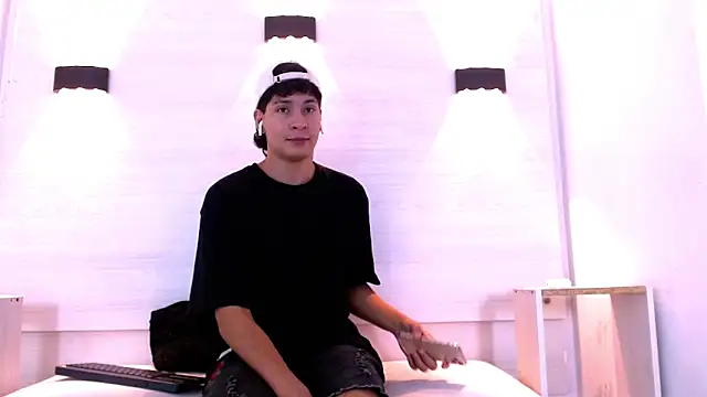 Jhojan twink online show from December 4, 2:35 pm