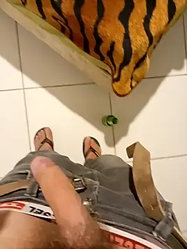 Dglo0000 online show from February 28, 4:44 am