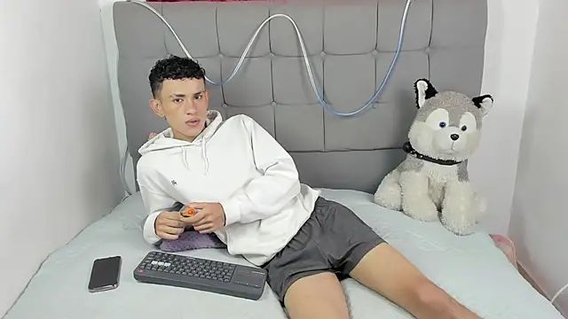 jeims hotboy online show from July 11, 2:30 pm