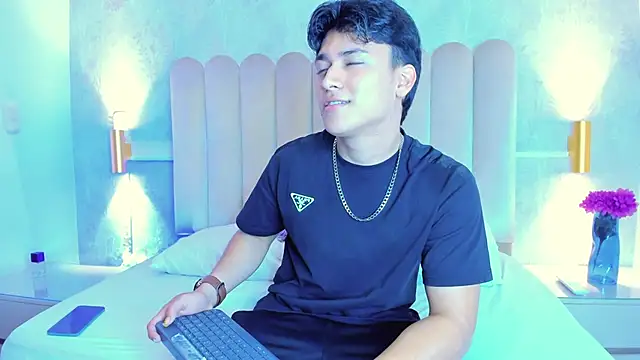 THE LITTLE LIAM online show from December 5, 12:45 pm