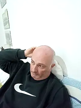 Alexis Bull online show from November 26, 6:00 pm