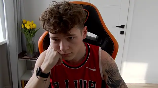 DanyDavis online show from March 8, 9:02 am