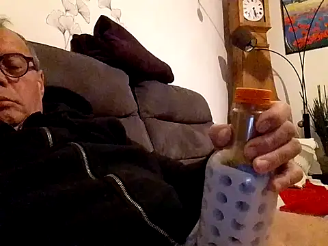 Vince072 online show from October 13, 5:13 am