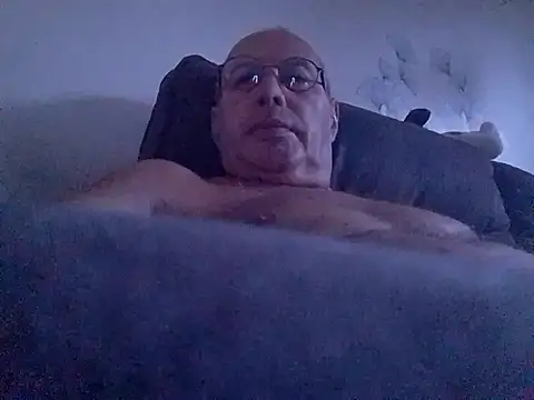 Vince072 online show from July 11, 4:14 am