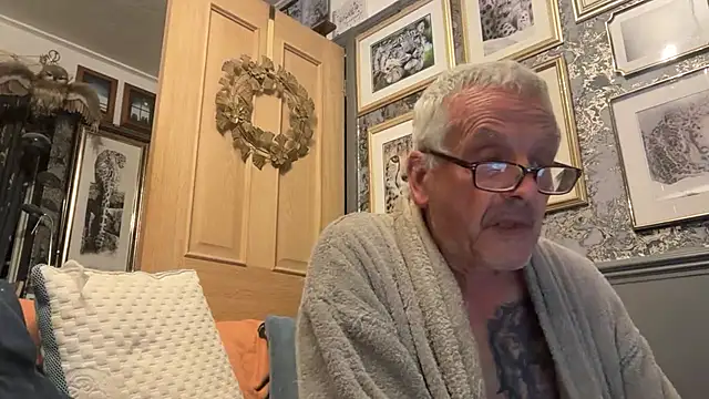 poggles online show from October 19, 8:34 pm