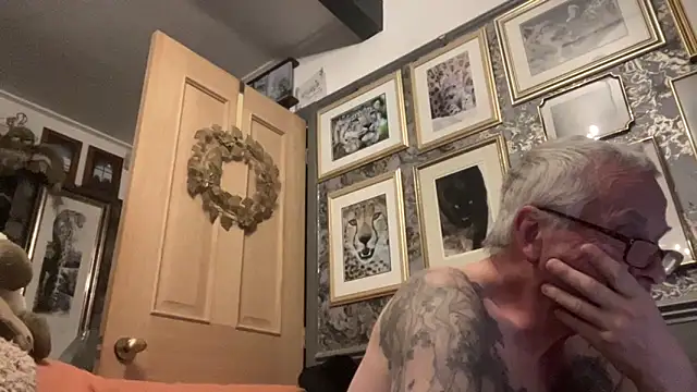 poggles online show from September 30, 8:01 pm