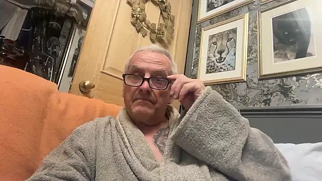 poggles online show from April 12, 7:48 pm