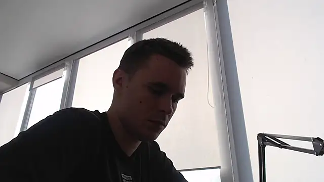 Snapshot of FreddyBredi chatting on October 22, 8:51 am FreddyBredi online show from October 22, 8:51 am