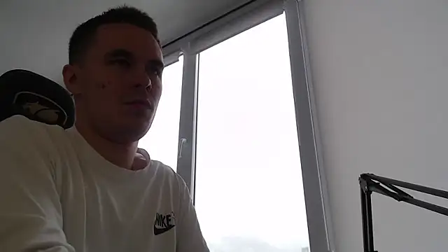 Snapshot of FreddyBredi chatting on November 1, 9:02 am FreddyBredi online show from November 1, 9:02 am