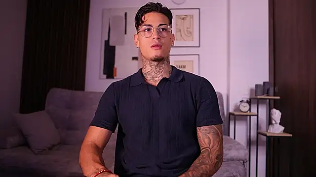 Snapshot of AxelVilla_ chatting on September 27, 8:50 pm AxelVilla  online show from September 27, 8:50 pm