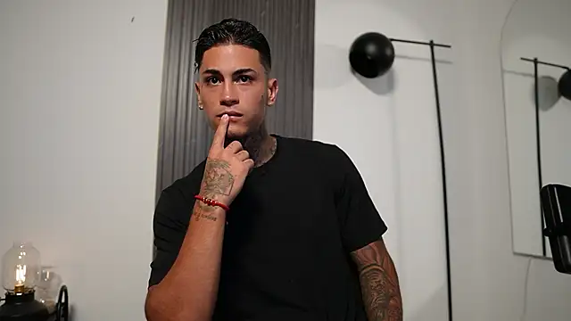 Snapshot of AxelVilla_ chatting on October 10, 8:56 pm AxelVilla  online show from October 10, 8:56 pm