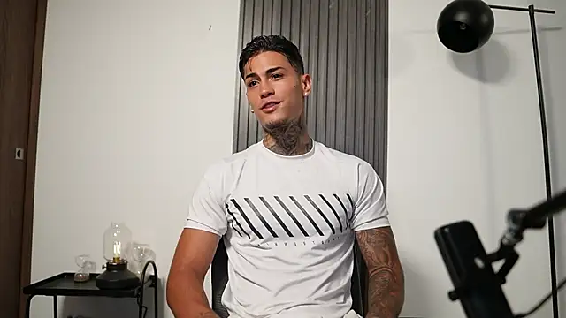 Snapshot of AxelVilla_ chatting on October 15, 8:27 pm AxelVilla  online show from October 15, 8:27 pm