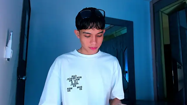 Sebax Young online show from February 14, 8:15 pm