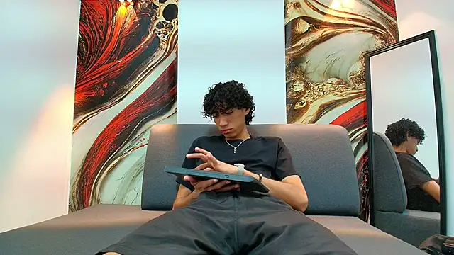 simondwayne online show from April 11, 7:17 pm