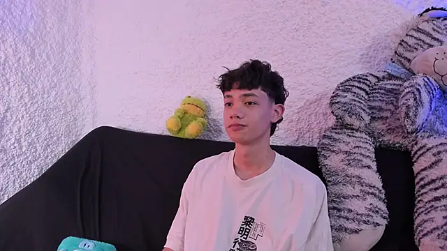 Snapshot of thiago_kinghot chatting on September 24, 11:52 am thiago kinghot online show from September 24, 11:52 am