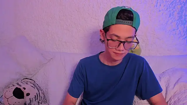 Snapshot of thiago_kinghot chatting on September 10, 2:59 pm thiago kinghot online show from September 10, 2:59 pm