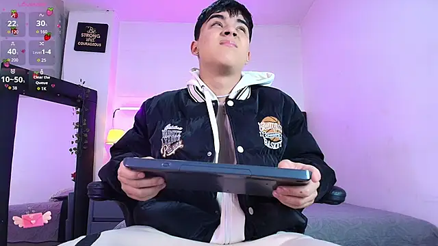 Lucass love online show from November 17, 1:03 pm