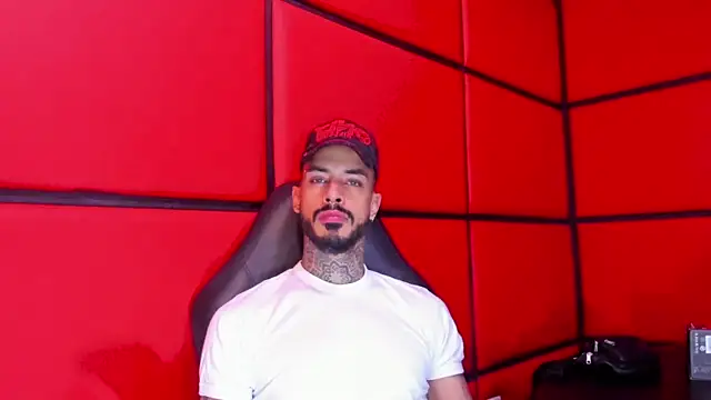 VinzenzRizzo online show from February 25, 4:46 am