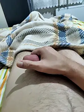 emrekzlk52 online show from October 18, 8:14 pm