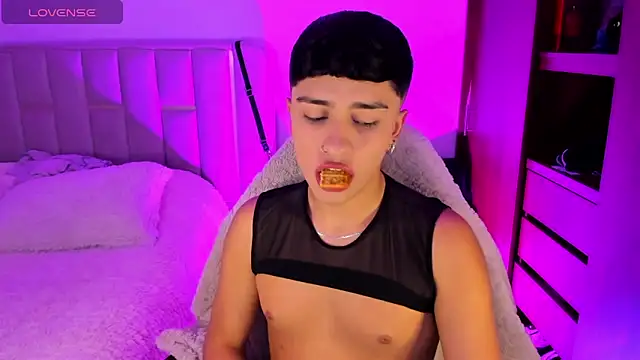 Matheewx m online show from April 17, 1:19 am