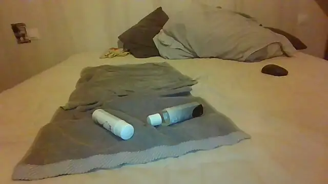 Snapshot of lucian_red chatting on October 9, 8:14 pm lucian red online show from October 9, 8:14 pm