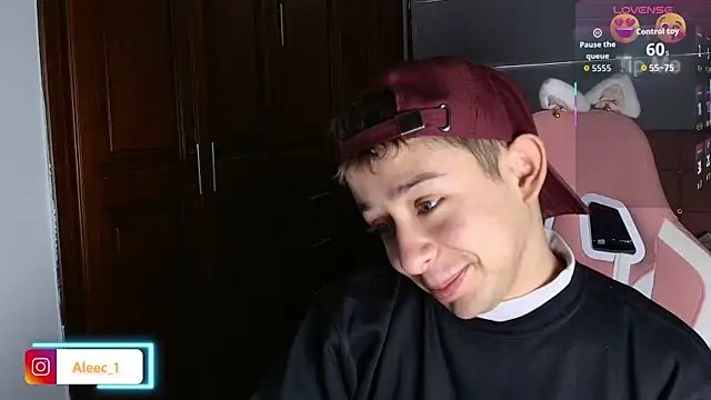 Snapshot of Aleecandrews chatting on October 23, 7:39 pm Aleecandrews online show from October 23, 7:39 pm
