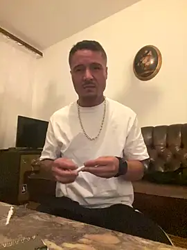 Snapshot of OfferedTearing chatting on October 24, 12:45 am OfferedTearing online show from October 24, 12:45 am