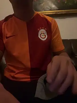 Snapshot of OfferedTearing chatting on October 28, 10:12 pm OfferedTearing online show from October 28, 10:12 pm