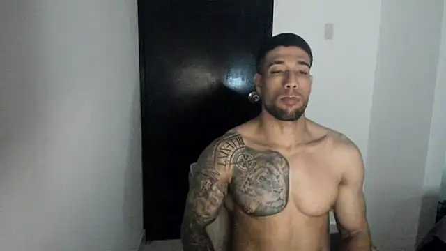 ThiagoLugo online show from April 15, 5:18 am