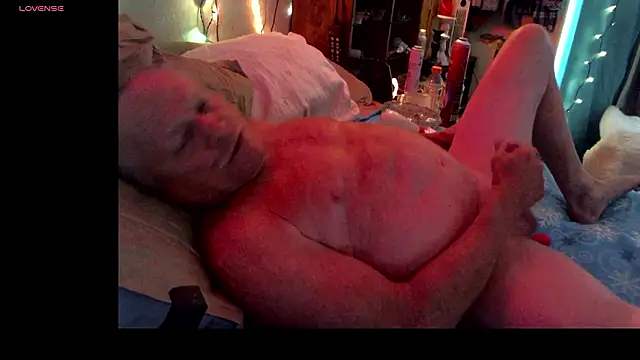 Pussyeat2please online show from January 17, 7:16 pm