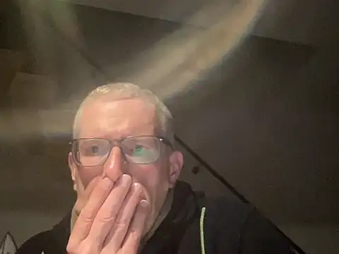 Snapshot of choupipat1 chatting on September 27, 10:18 pm choupipat1 online show from September 27, 10:18 pm