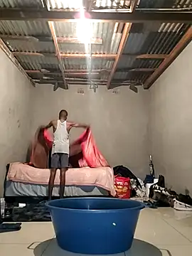 Snapshot of TPNUTS chatting on October 18, 9:14 am TPNUTS online show from October 18, 9:14 am