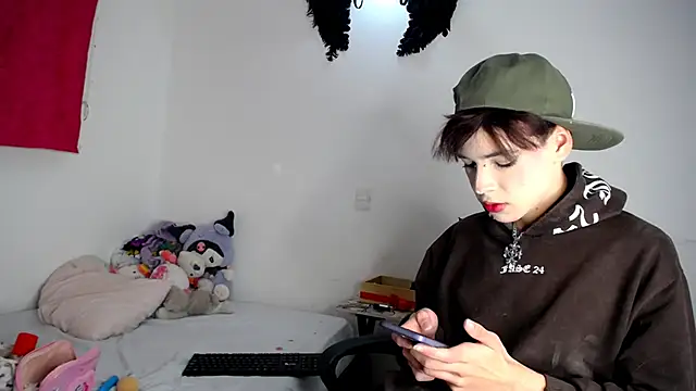 Snapshot of lucky_stricke chatting on October 25, 4:03 am lucky stricke online show from October 25, 4:03 am