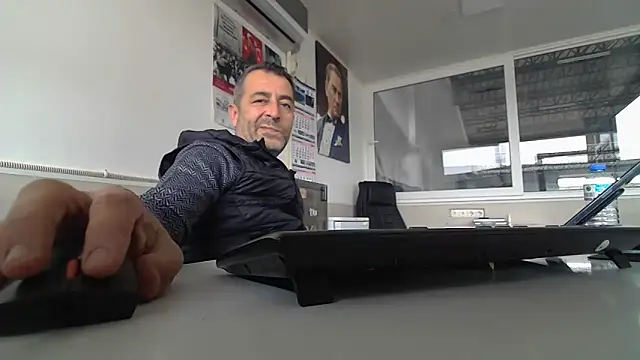 Snapshot of rafasilva3535 chatting on October 23, 7:01 am rafasilva3535 online show from October 23, 7:01 am