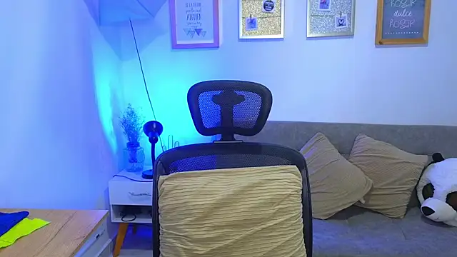 yulian vasquez online show from November 27, 12:31 pm