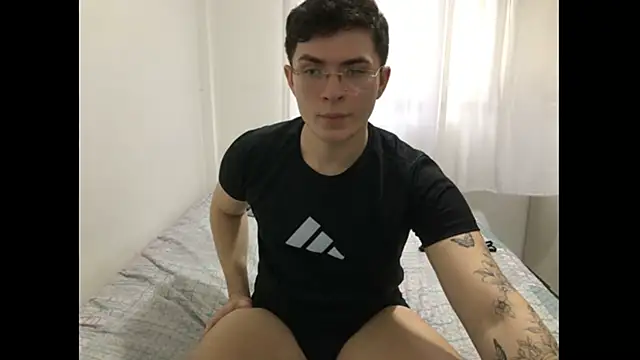 MatheusYoko online show from October 1, 4:11 pm
