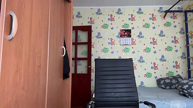 chiraq1945 online show from March 27, 9:32 am