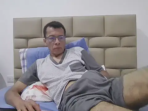 skinnylatino51 online show from November 10, 12:26 am